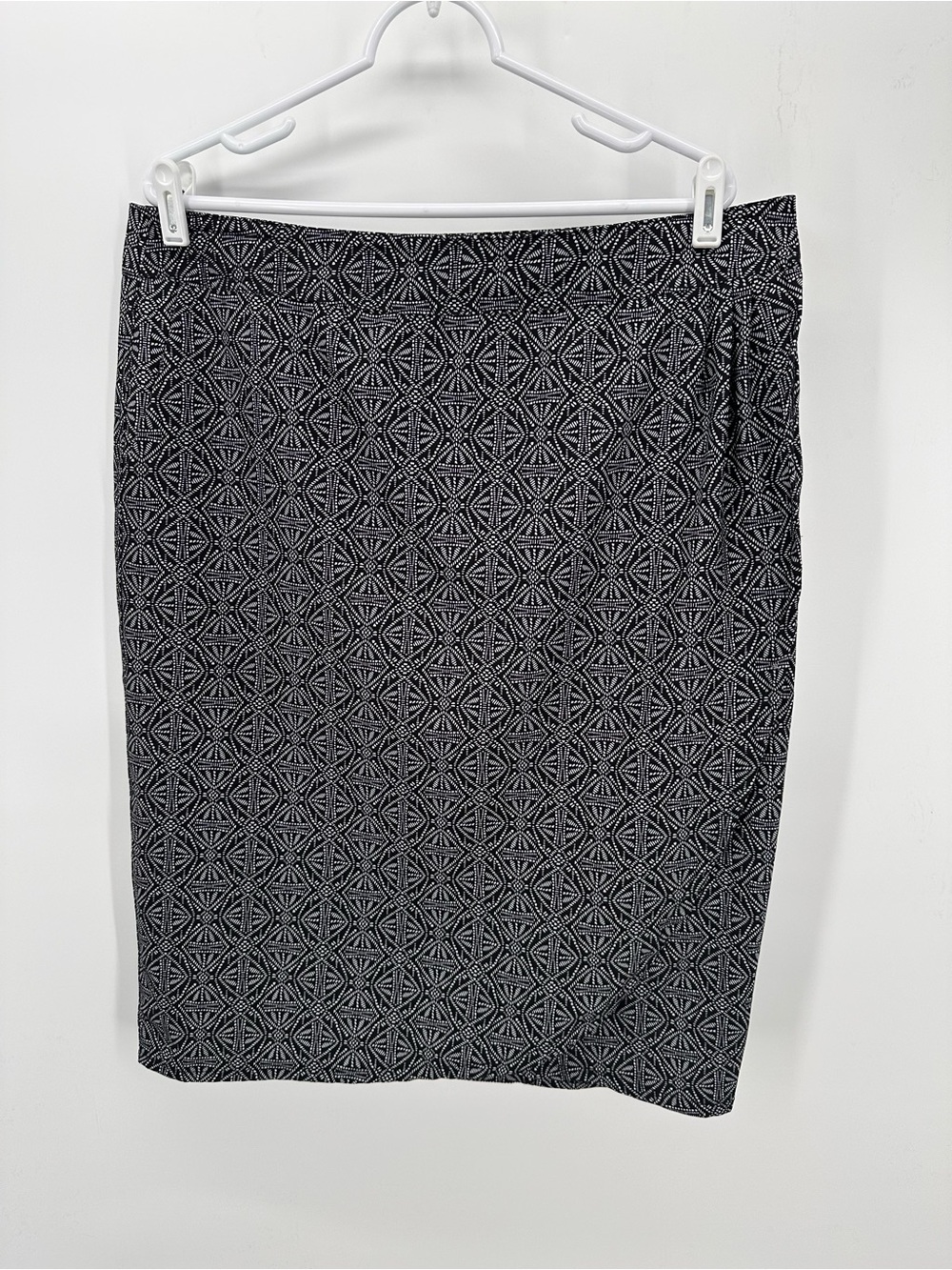 Ripskirt Hawaii Black White Velcro Adjustable Wrap Skirt Size XL